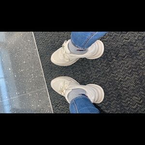 Meet your Posher, Aralola